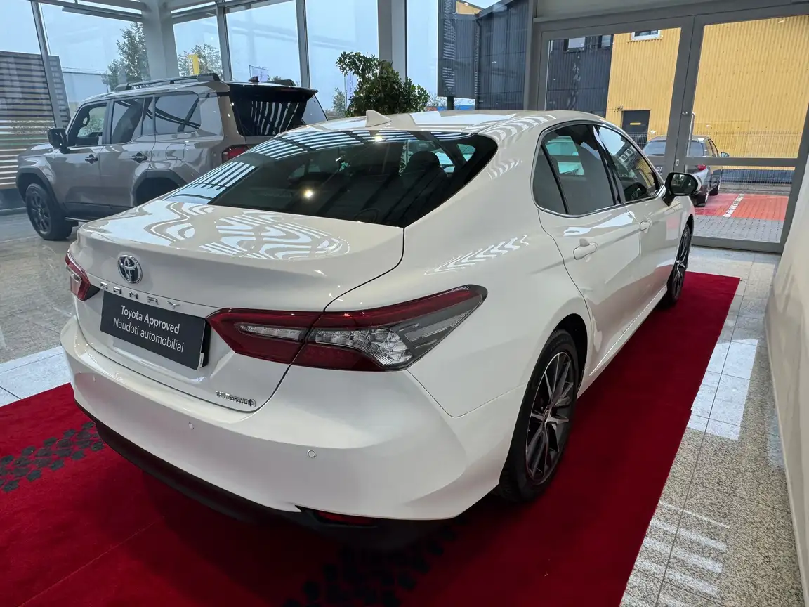 TOYOTA CAMRY