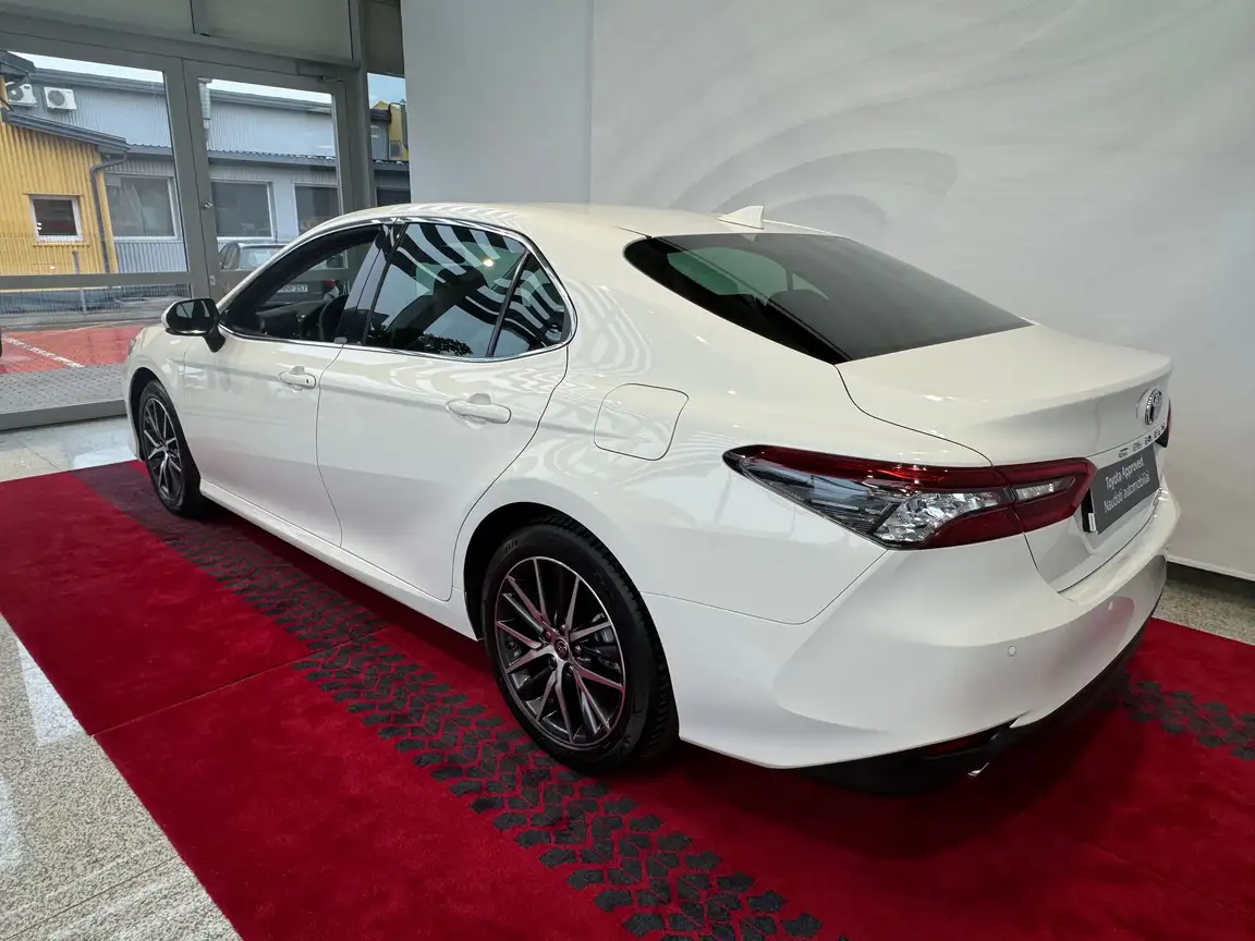TOYOTA CAMRY