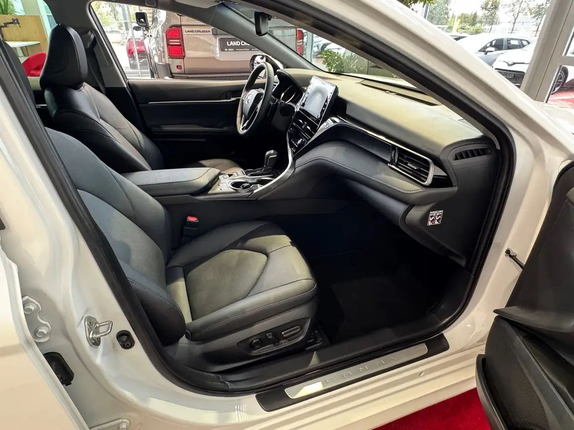 TOYOTA CAMRY