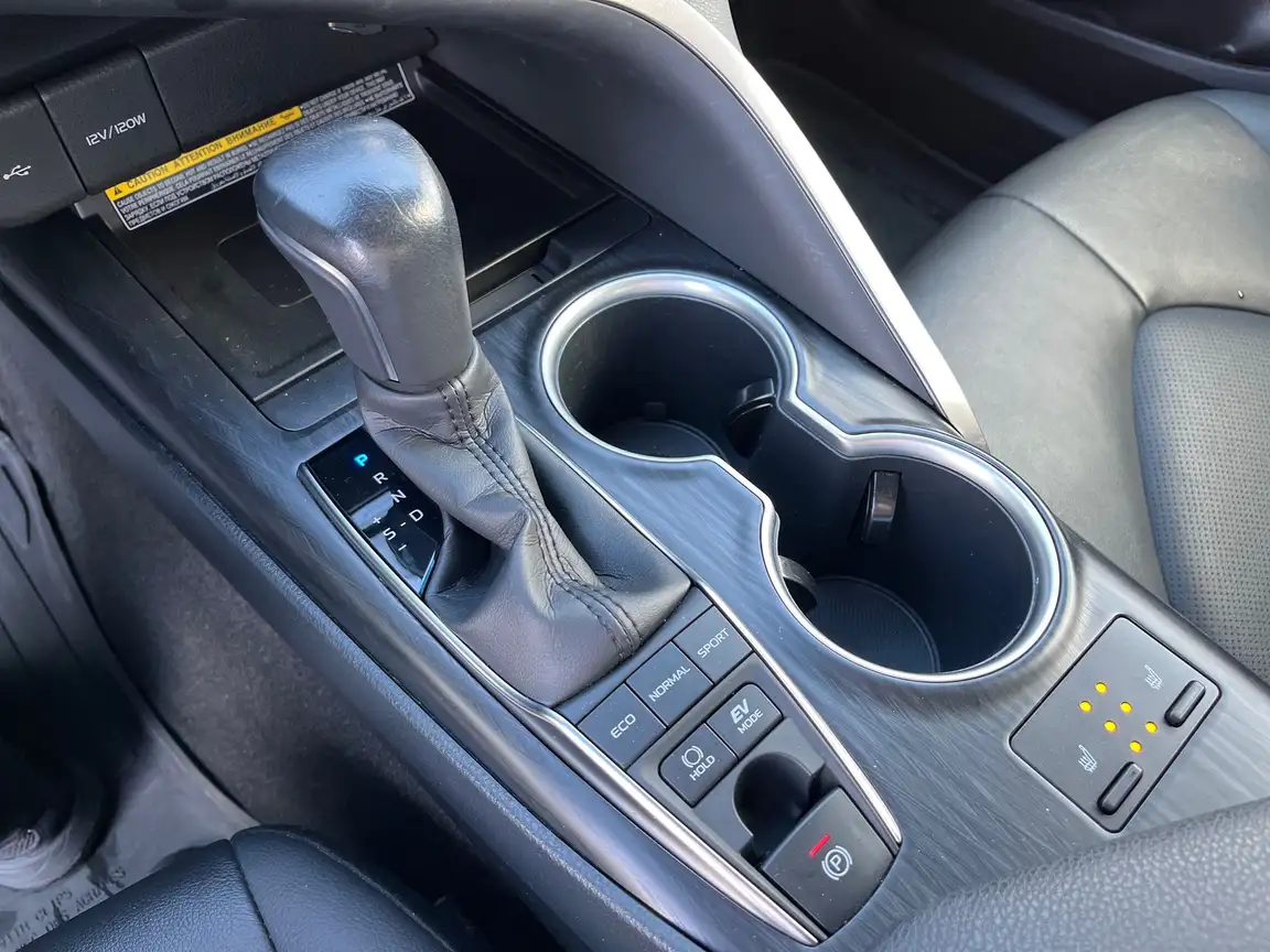 TOYOTA CAMRY