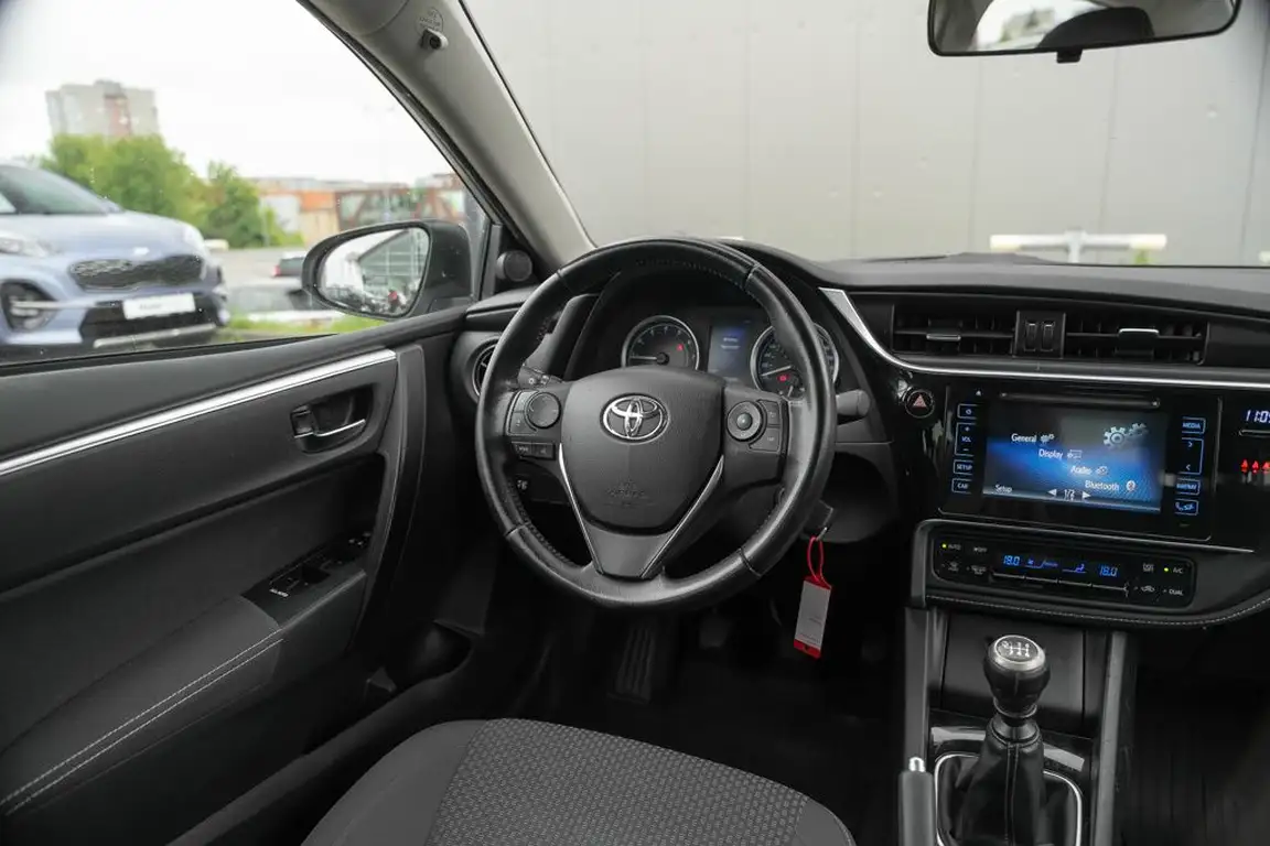 TOYOTA COROLLA