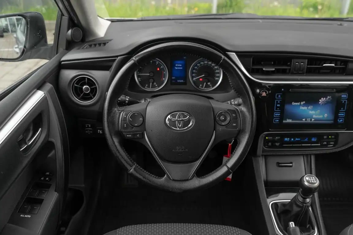 TOYOTA COROLLA