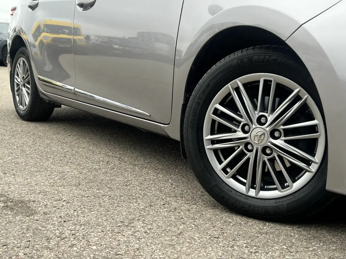 TOYOTA COROLLA