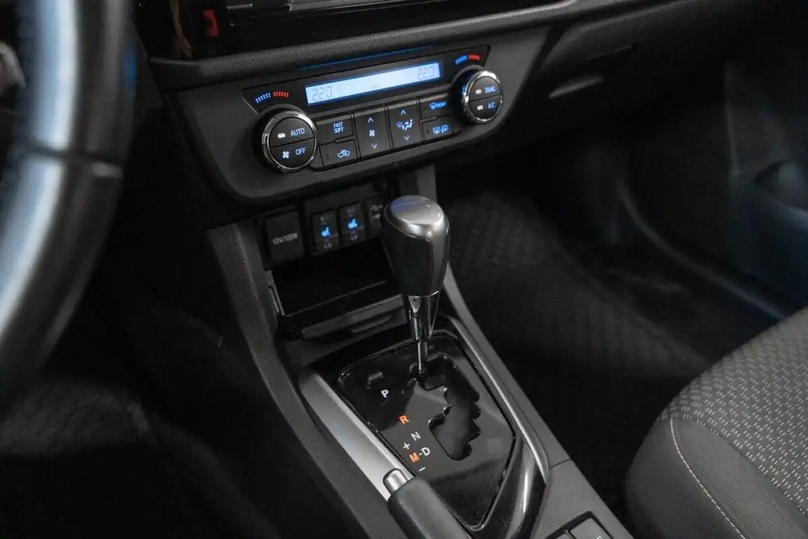 TOYOTA COROLLA