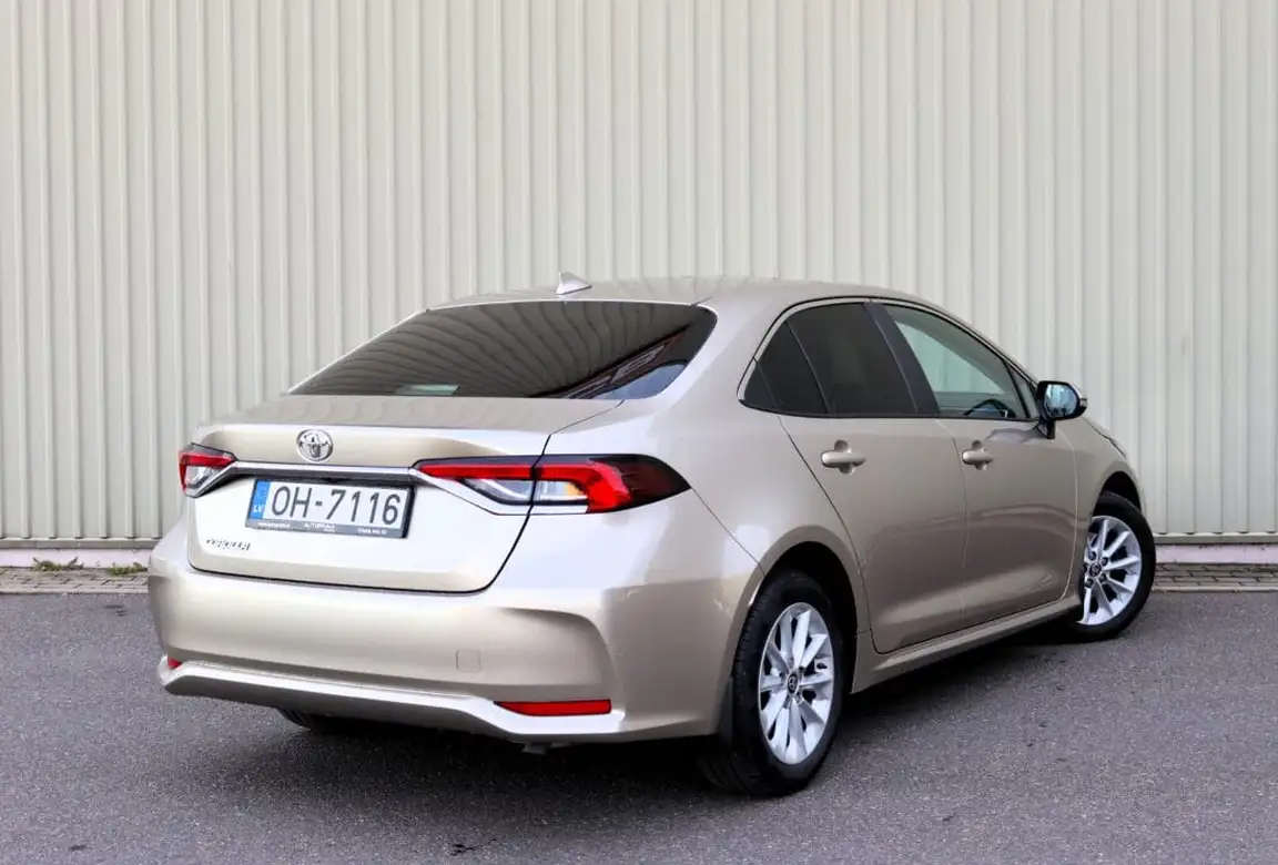 TOYOTA COROLLA