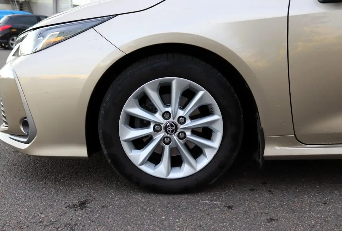 TOYOTA COROLLA