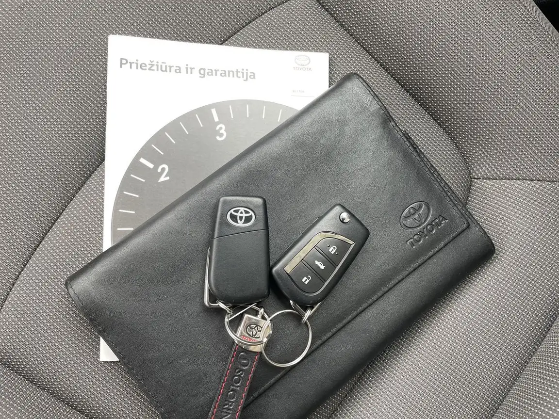 TOYOTA COROLLA