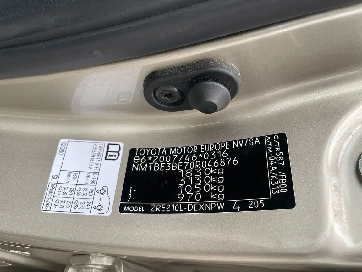 TOYOTA COROLLA