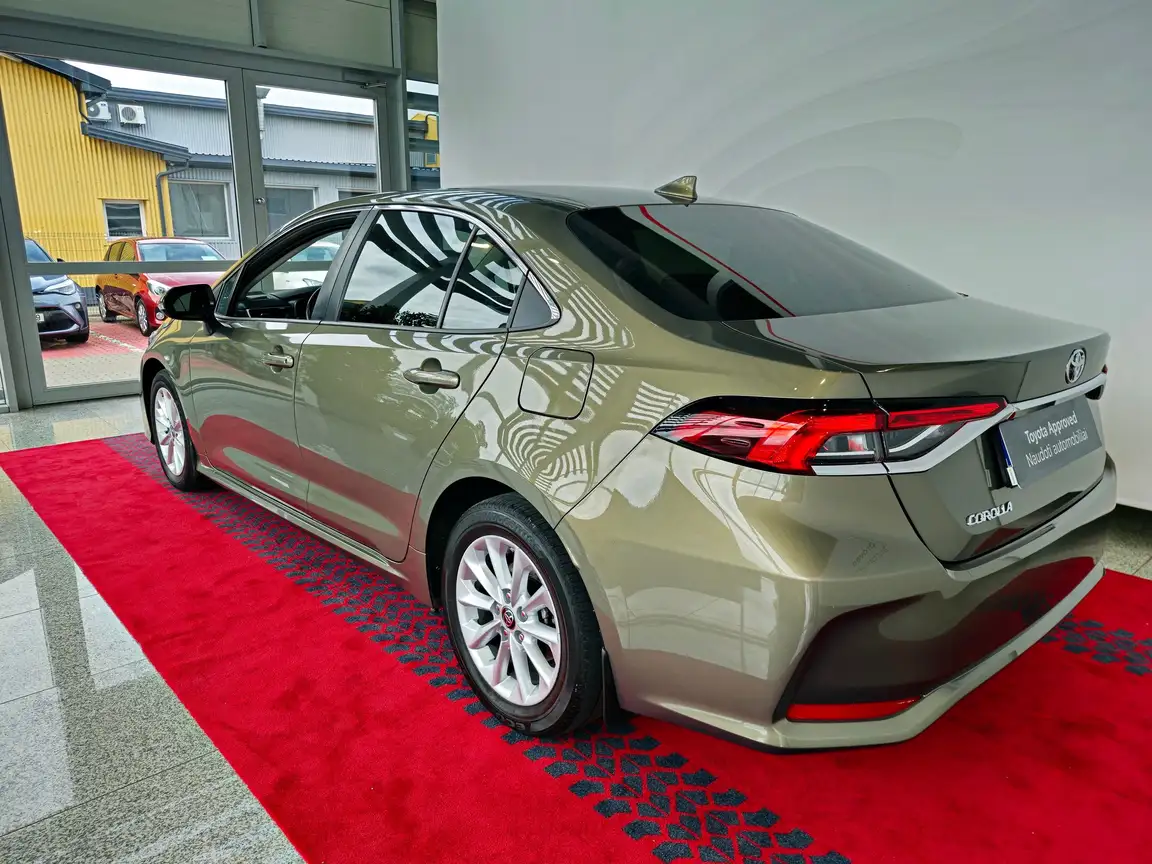 TOYOTA COROLLA
