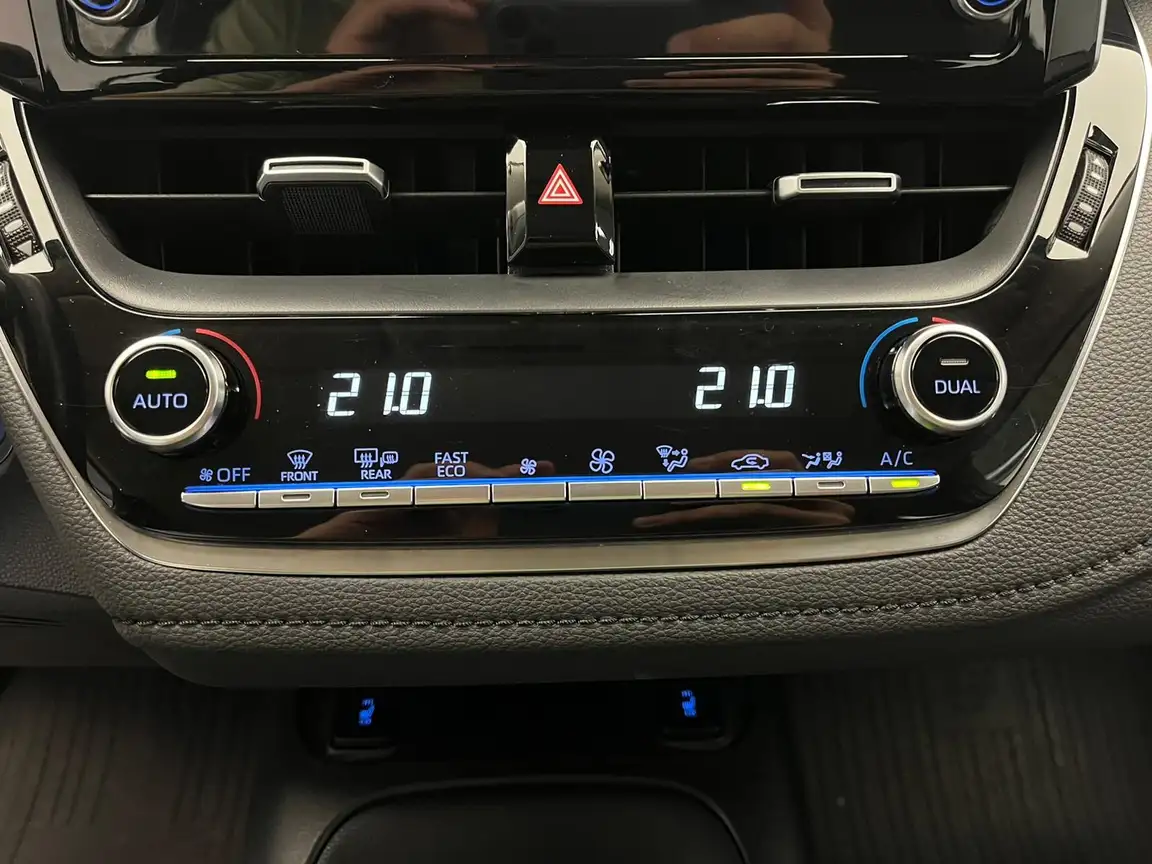 TOYOTA COROLLA
