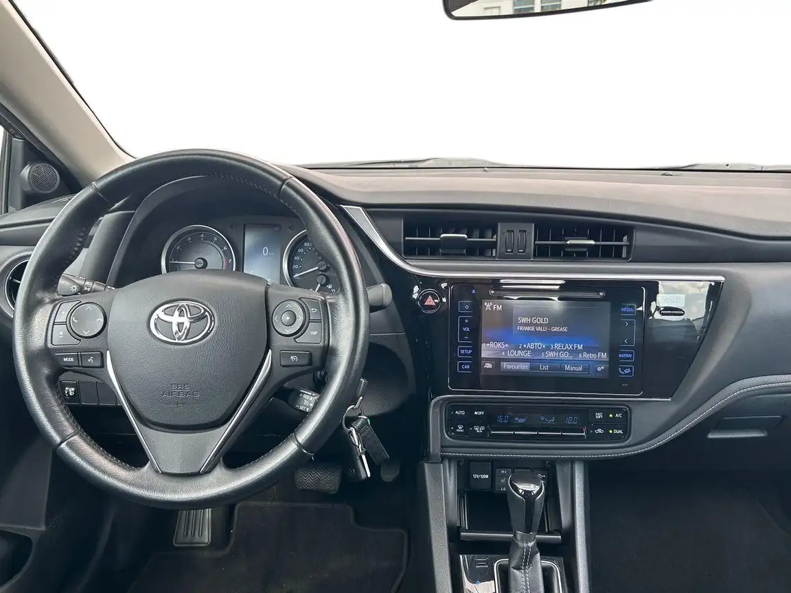 TOYOTA COROLLA