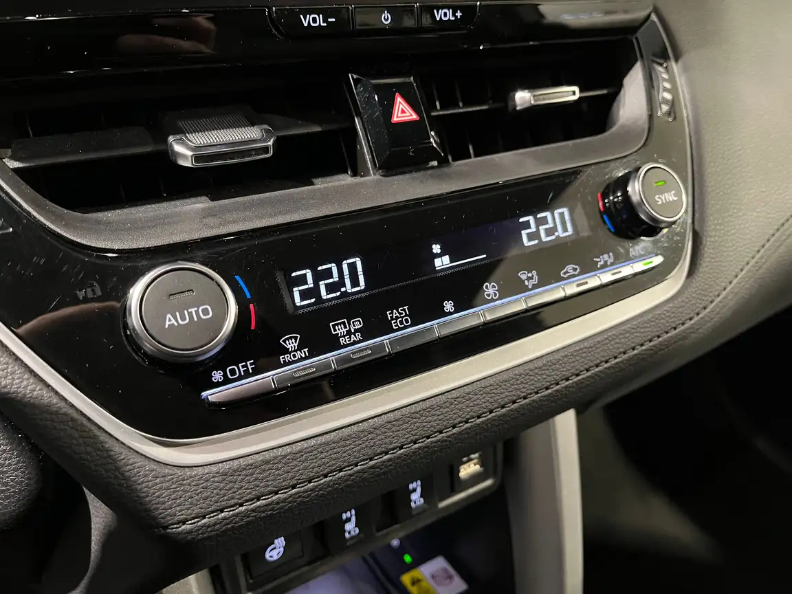 TOYOTA COROLLA CROSS