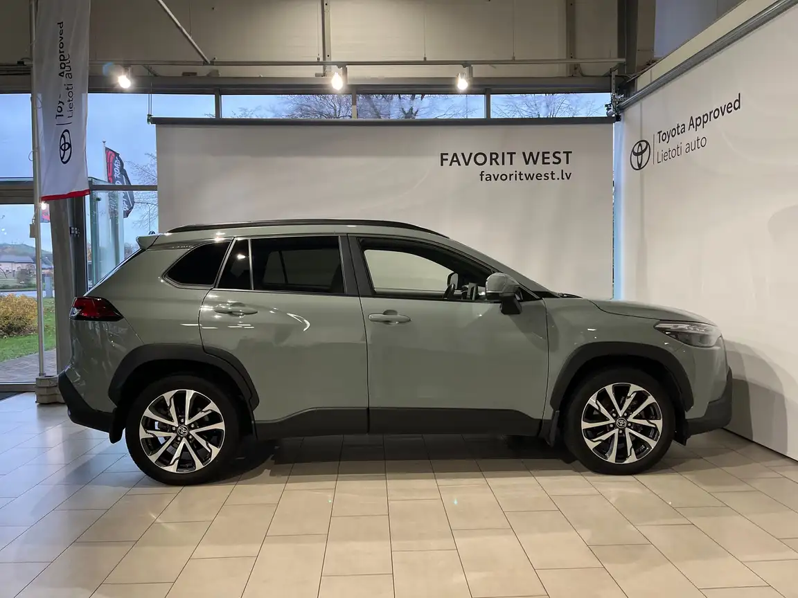 TOYOTA COROLLA CROSS