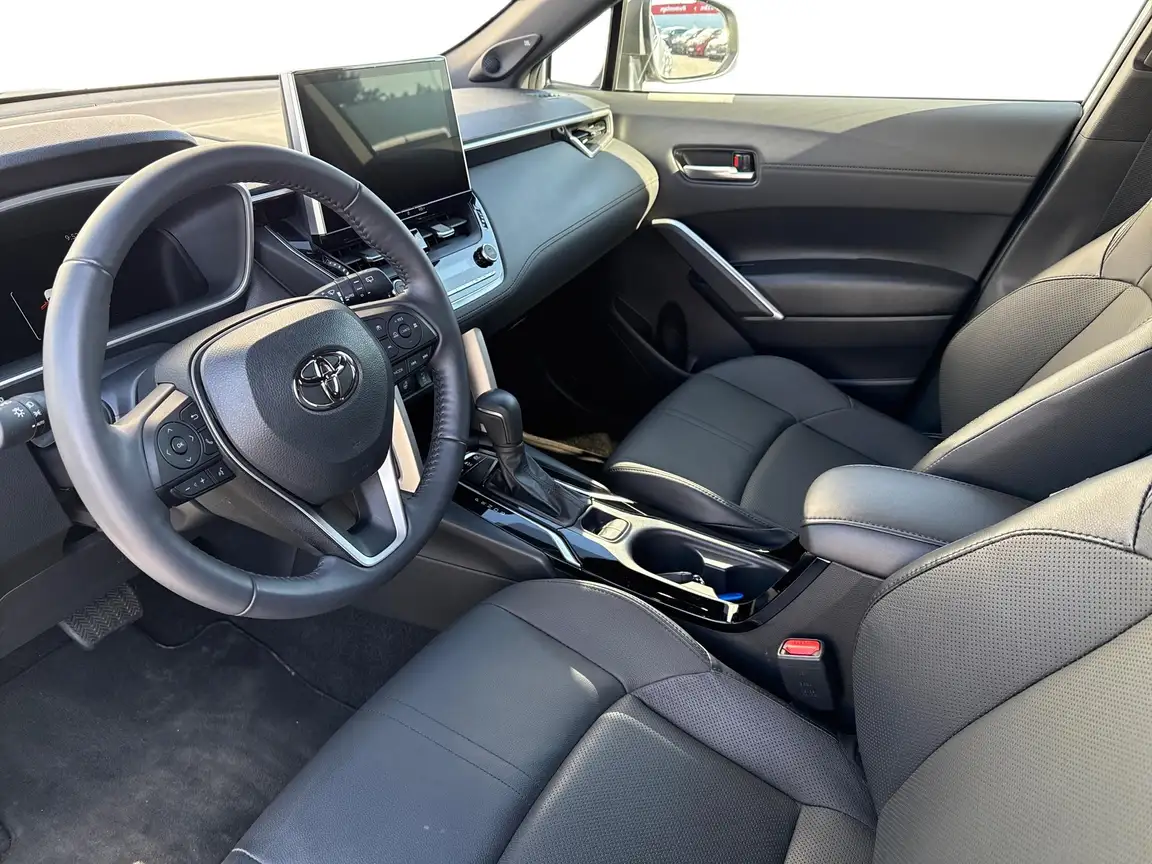 TOYOTA COROLLA CROSS