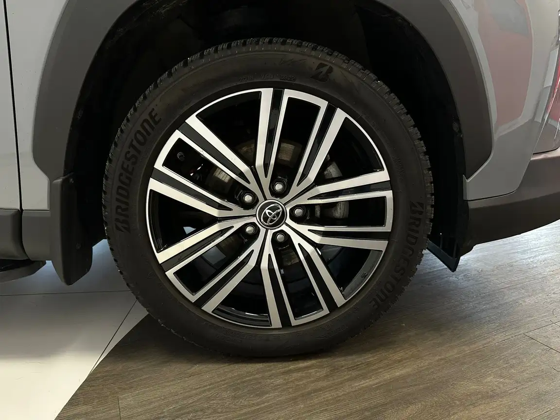 TOYOTA COROLLA CROSS