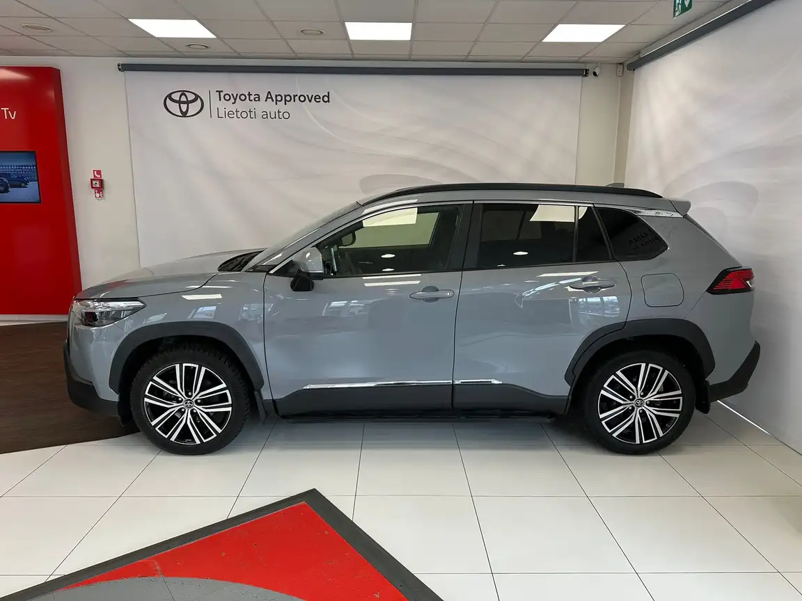 TOYOTA COROLLA CROSS