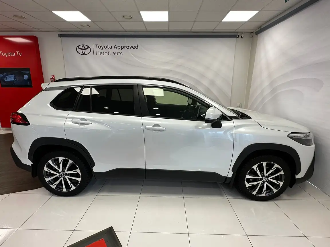 TOYOTA COROLLA CROSS