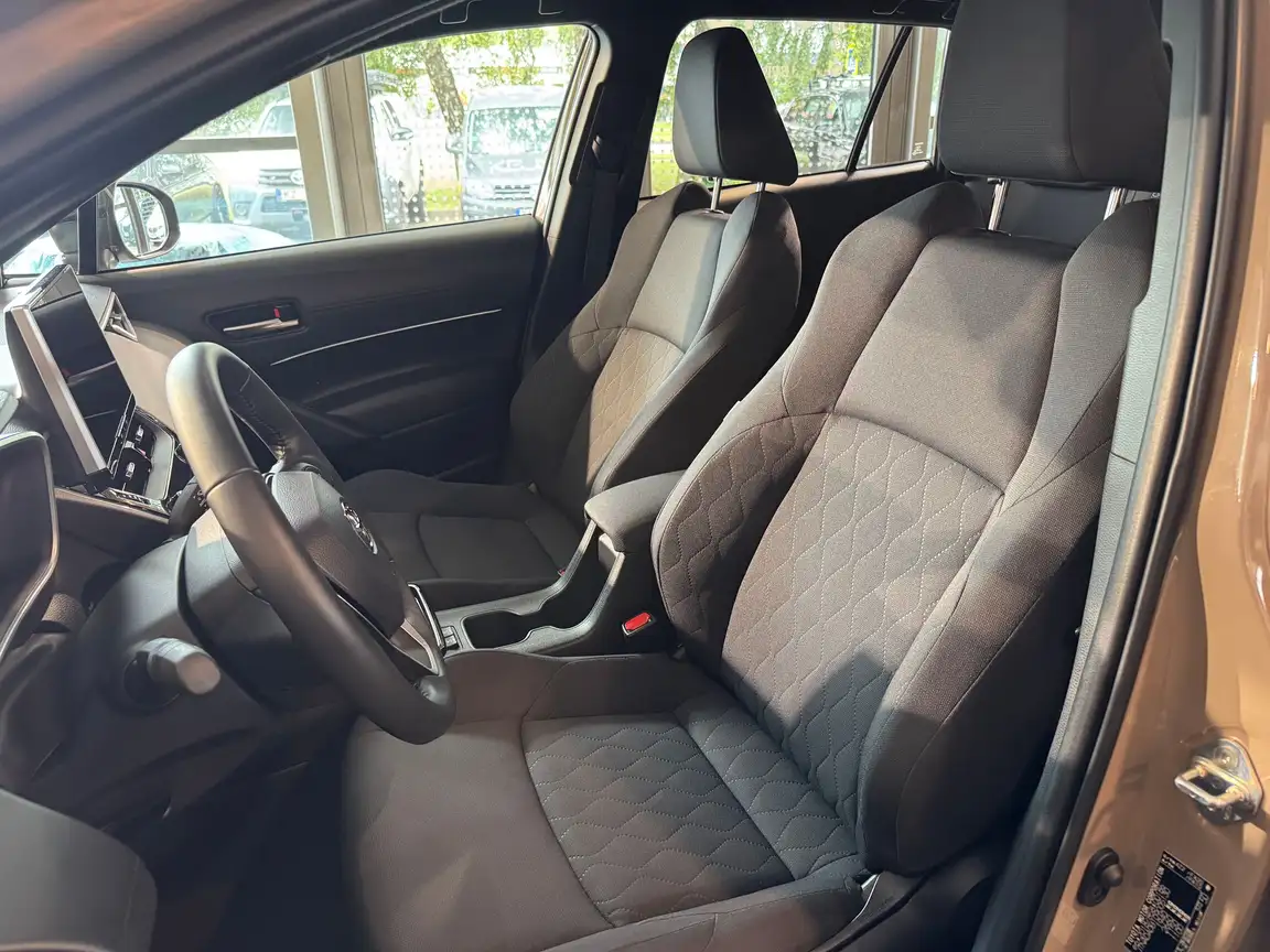 TOYOTA COROLLA CROSS