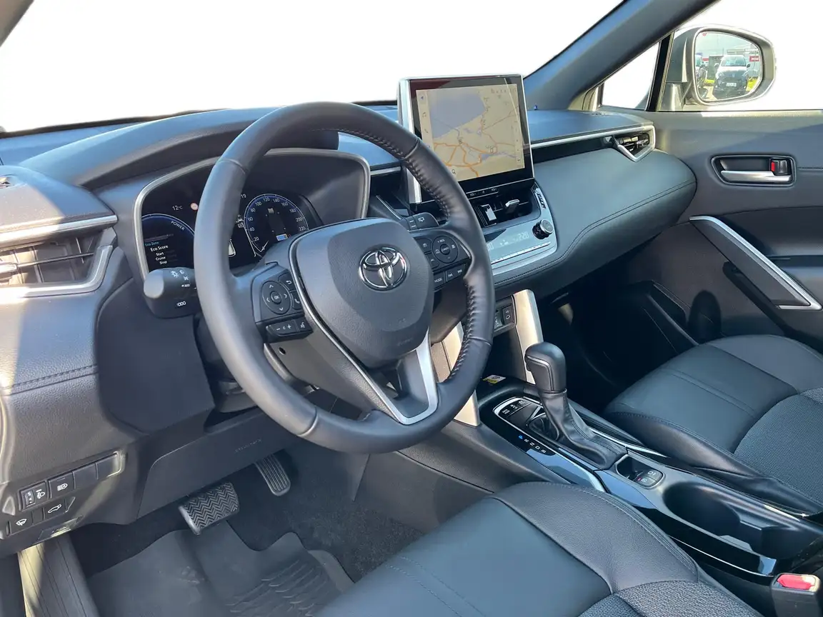 TOYOTA COROLLA CROSS