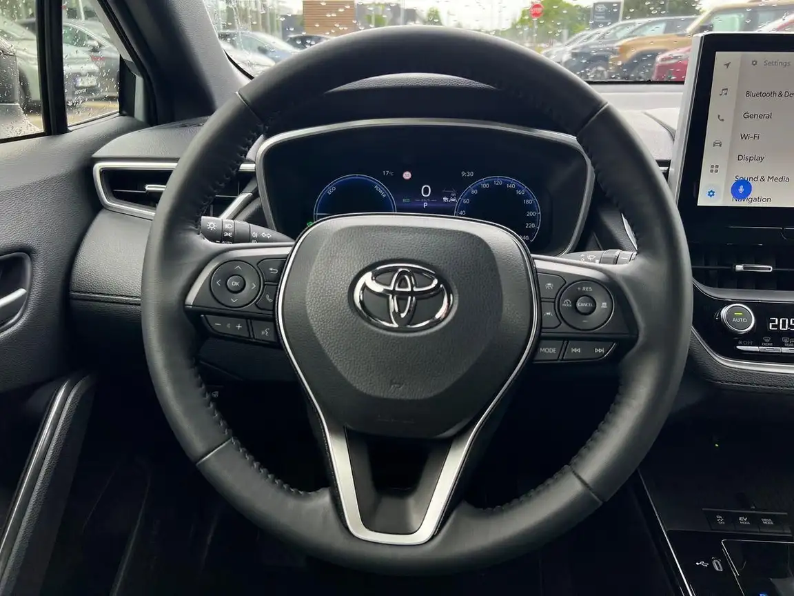 TOYOTA COROLLA CROSS
