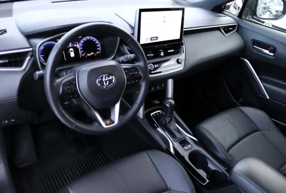 TOYOTA COROLLA CROSS