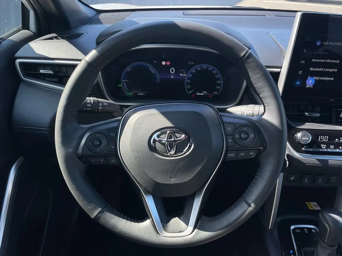 TOYOTA COROLLA CROSS