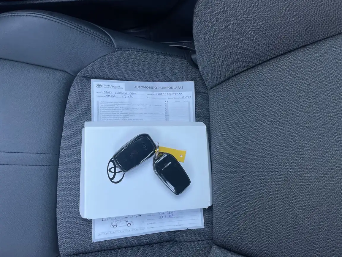 TOYOTA COROLLA CROSS
