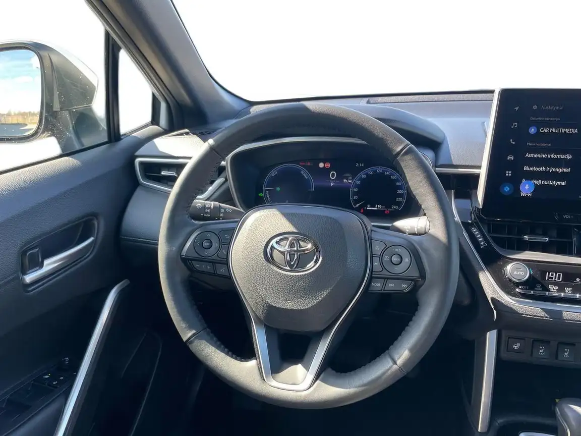 TOYOTA COROLLA CROSS