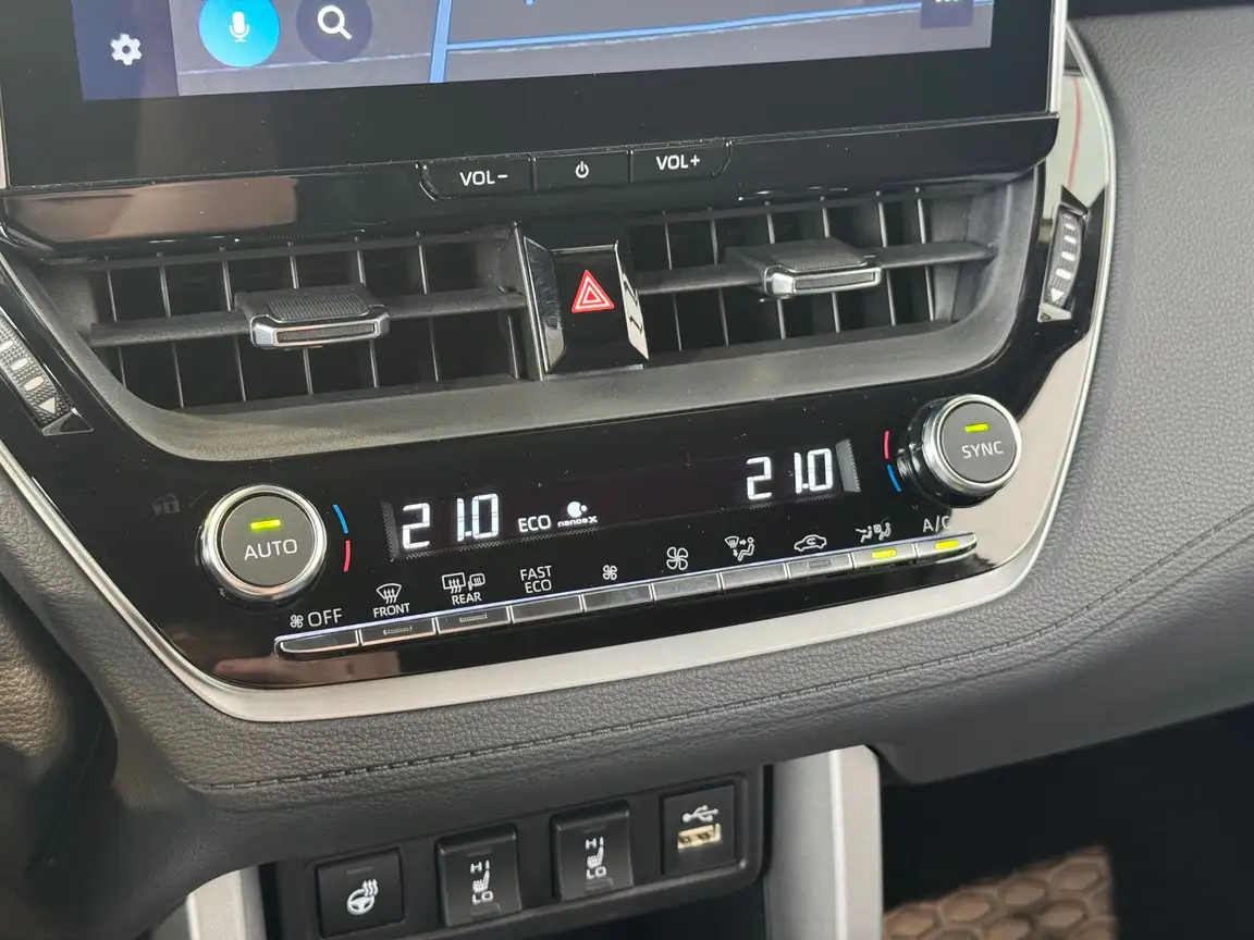 TOYOTA COROLLA CROSS