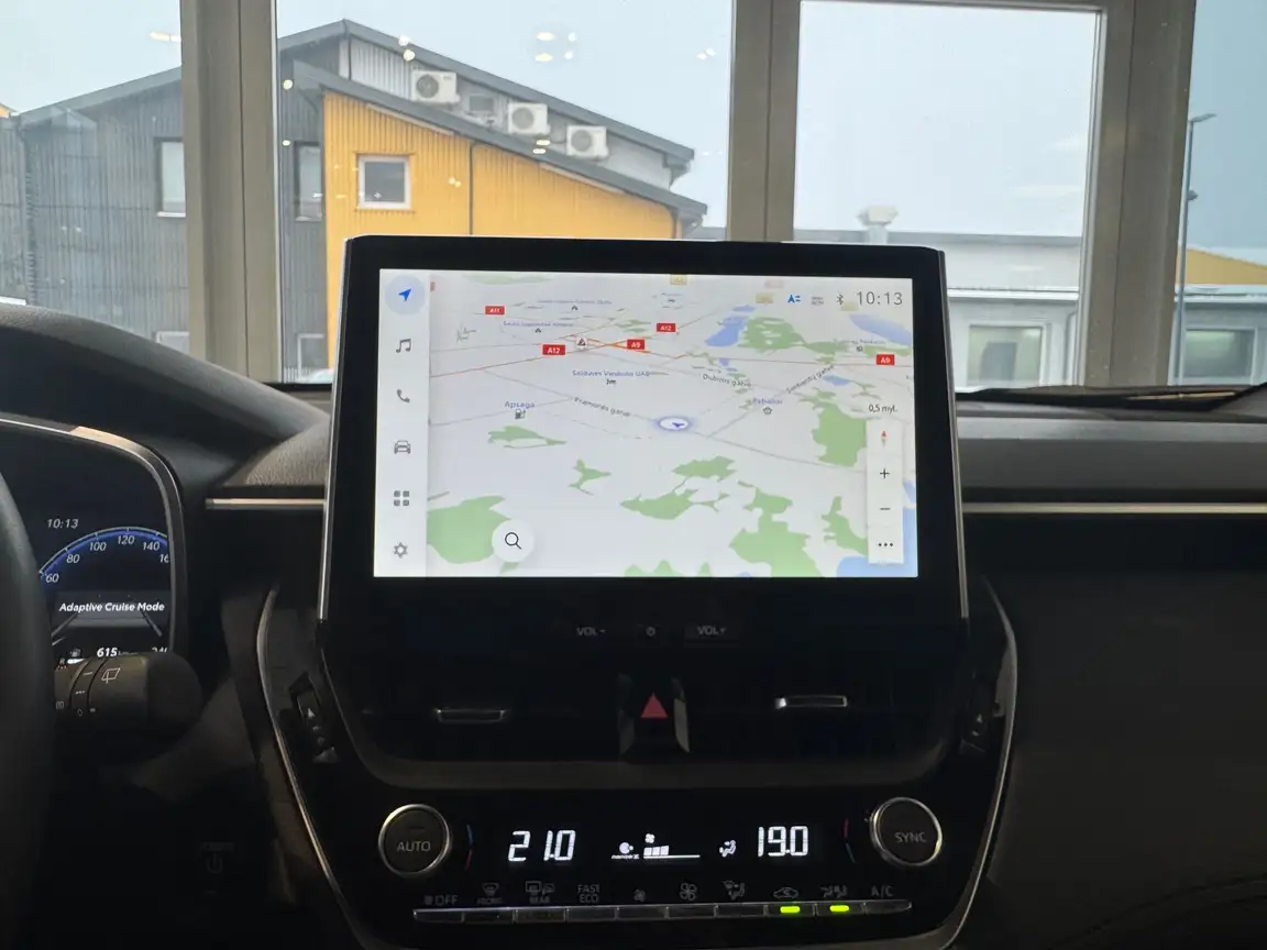 TOYOTA COROLLA CROSS