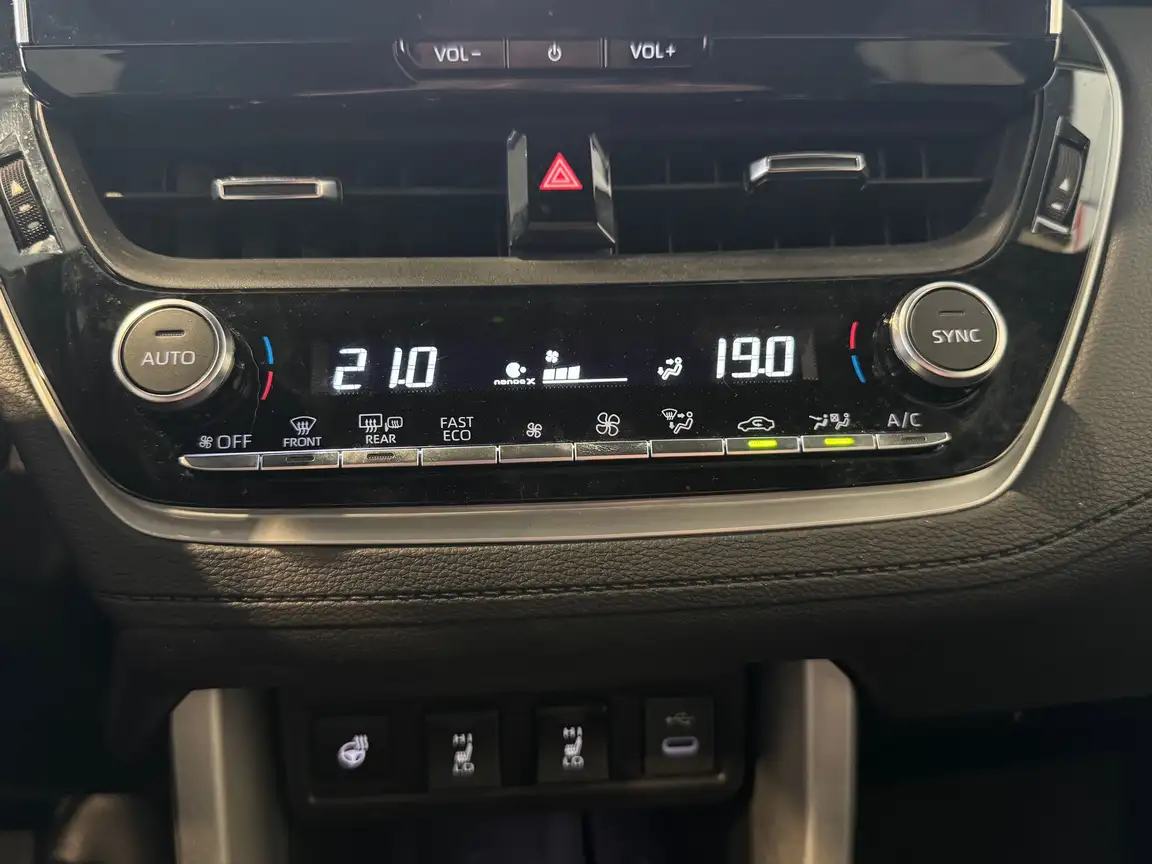 TOYOTA COROLLA CROSS