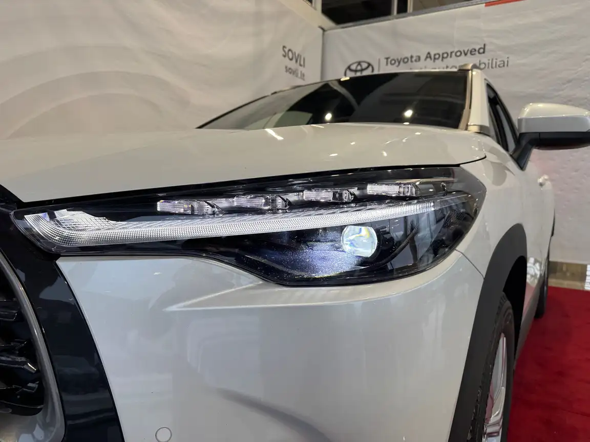 TOYOTA COROLLA CROSS