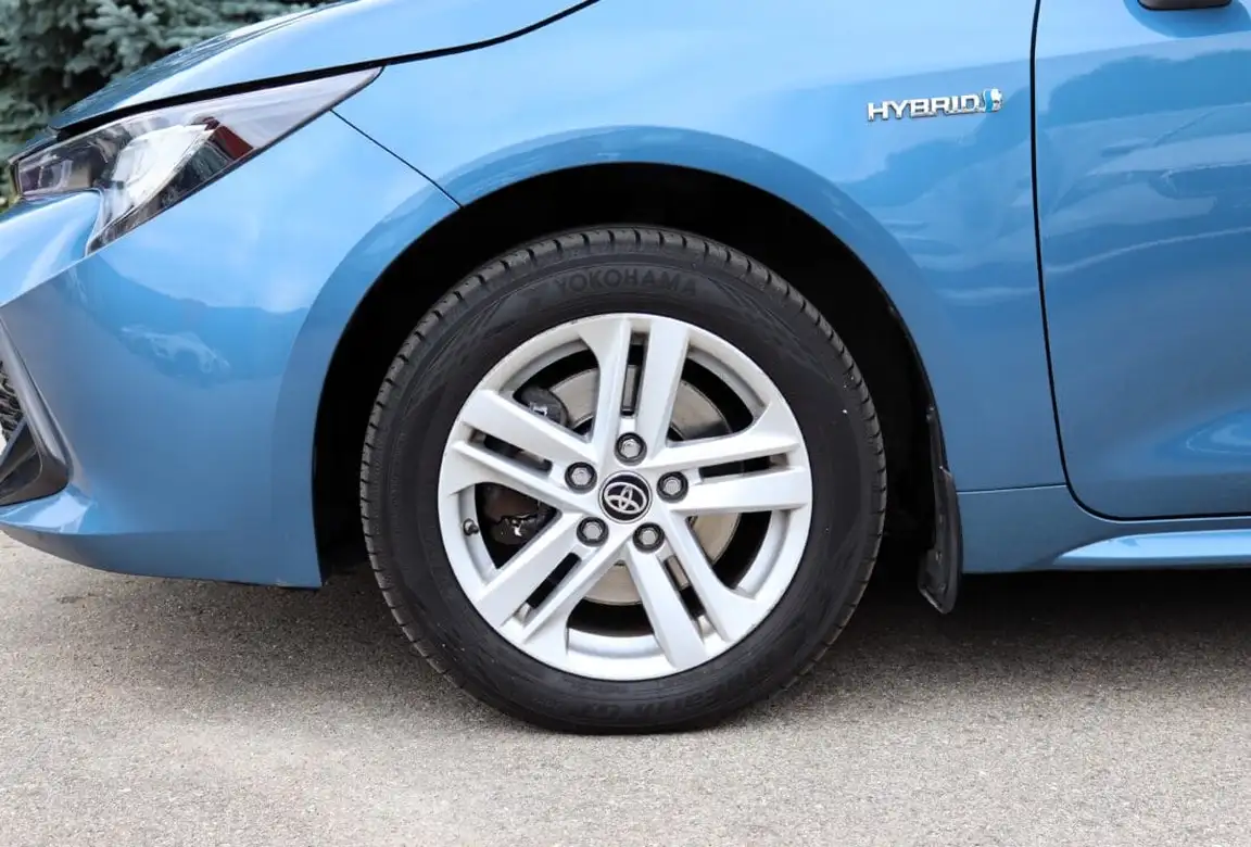 TOYOTA COROLLA