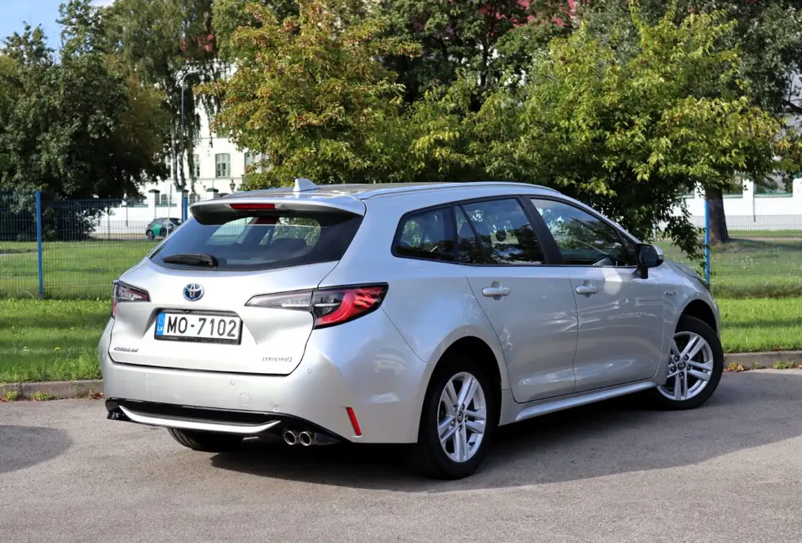 TOYOTA COROLLA