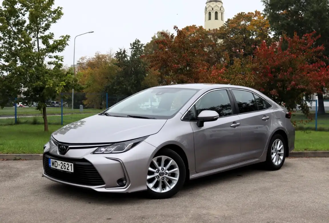 TOYOTA COROLLA