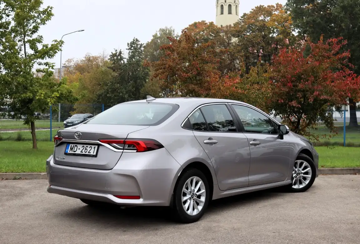 TOYOTA COROLLA