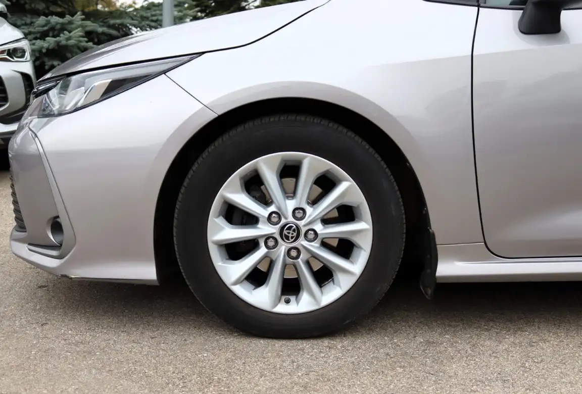 TOYOTA COROLLA