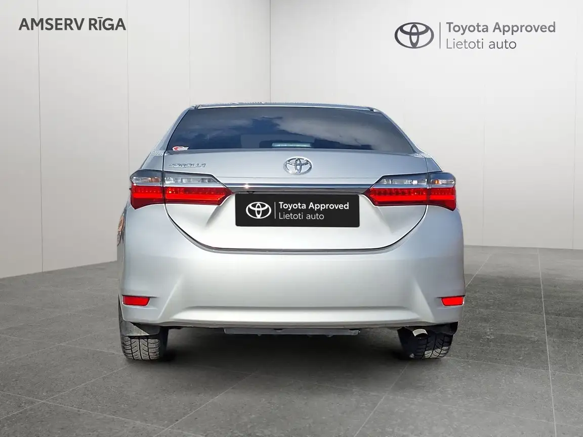 TOYOTA COROLLA
