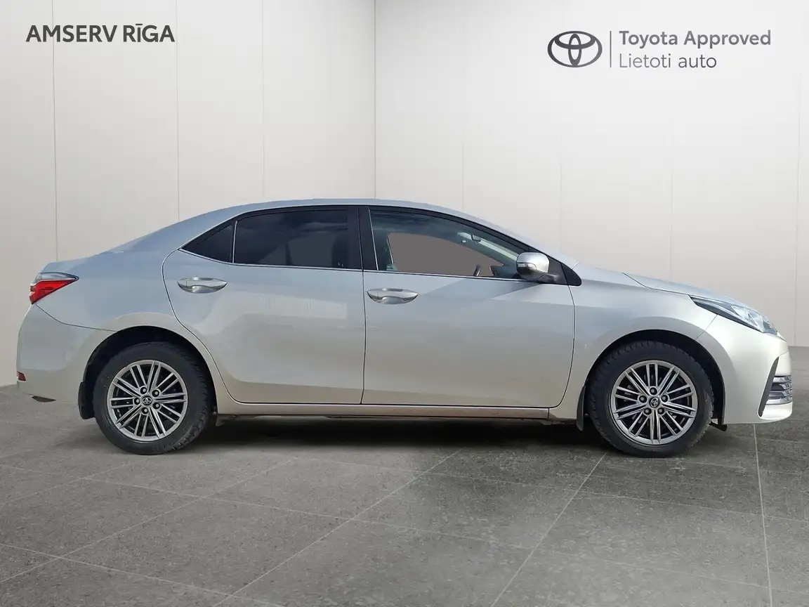 TOYOTA COROLLA