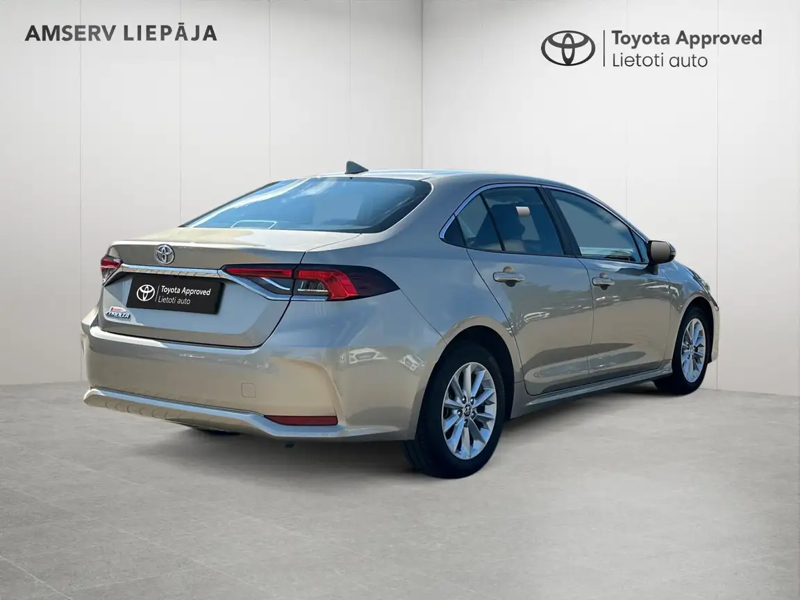 TOYOTA COROLLA
