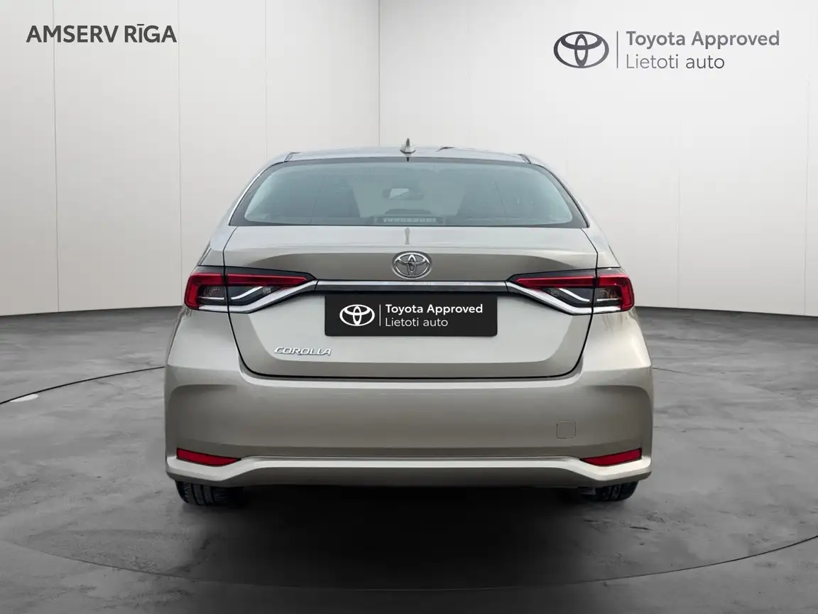 TOYOTA COROLLA