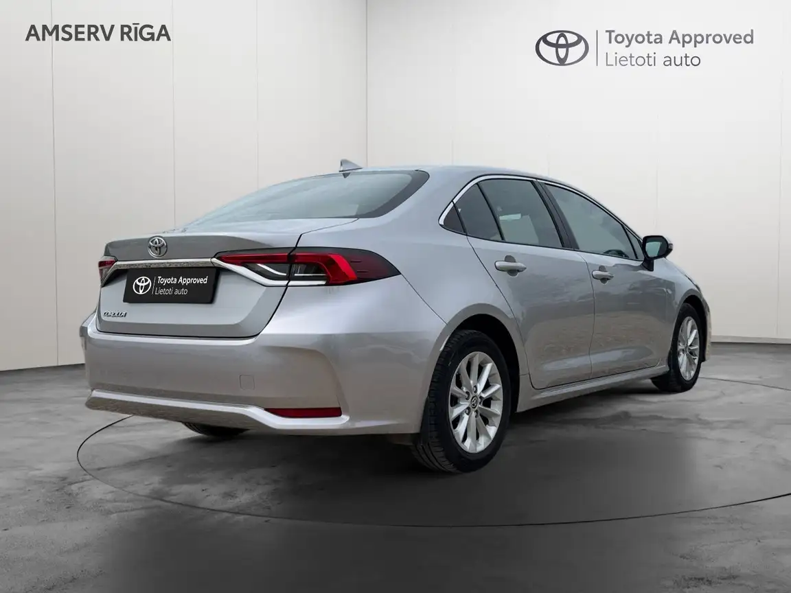TOYOTA COROLLA