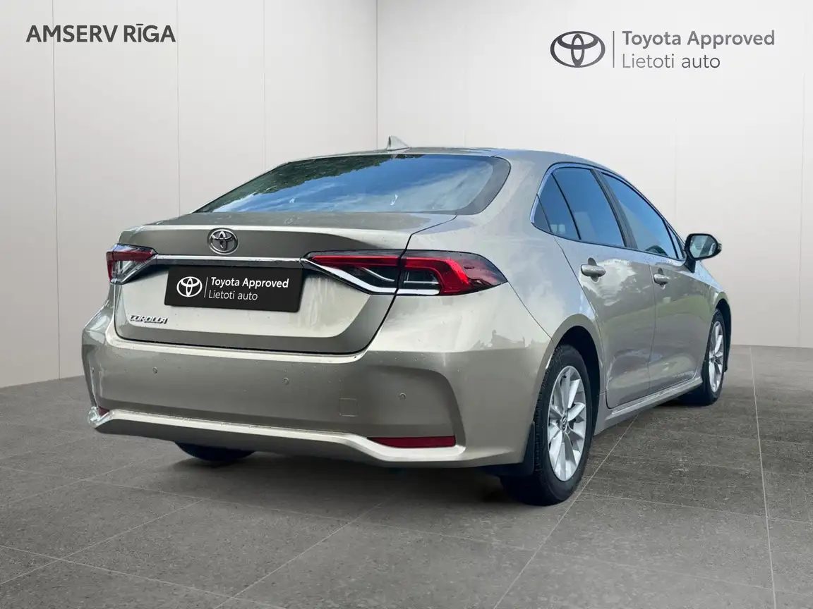 TOYOTA COROLLA