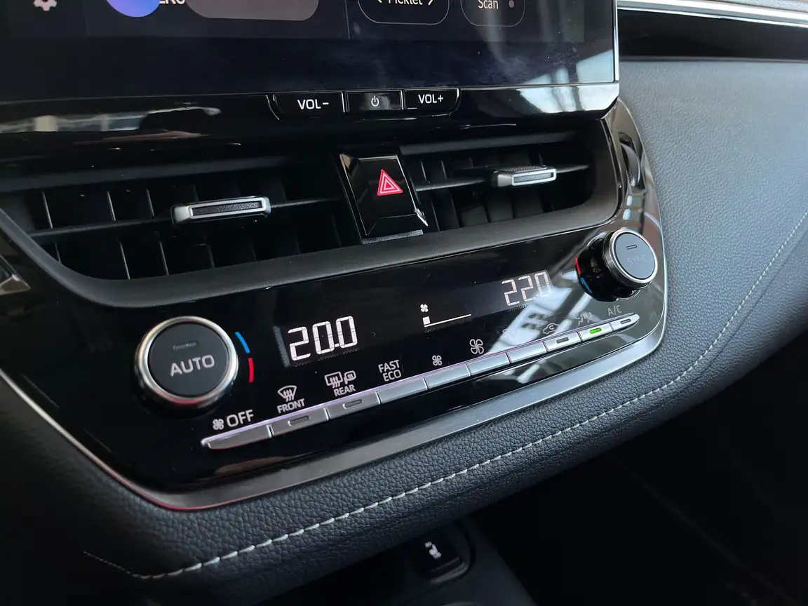 TOYOTA COROLLA