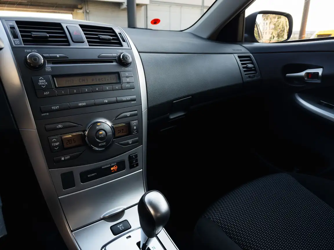 TOYOTA COROLLA