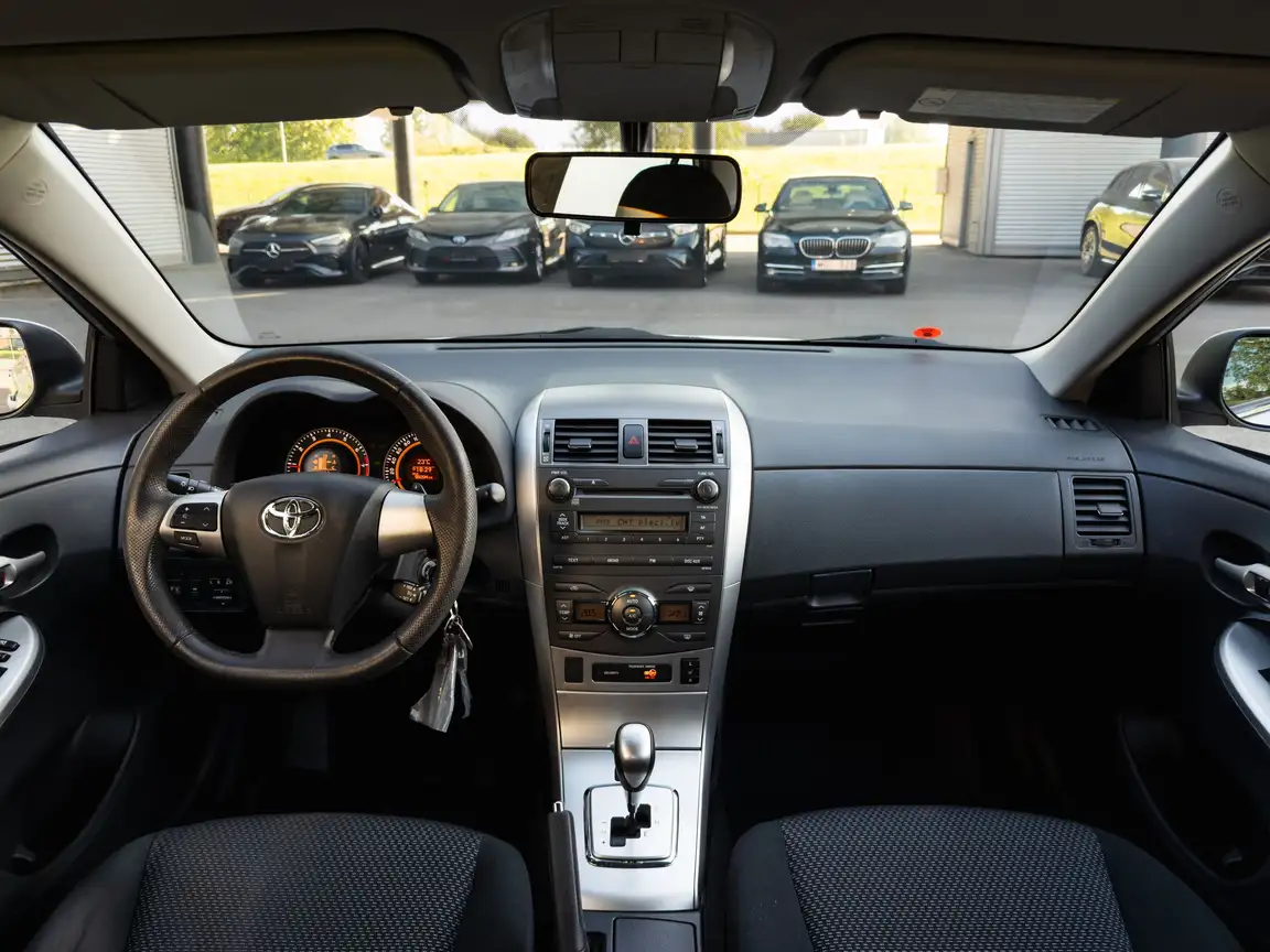 TOYOTA COROLLA