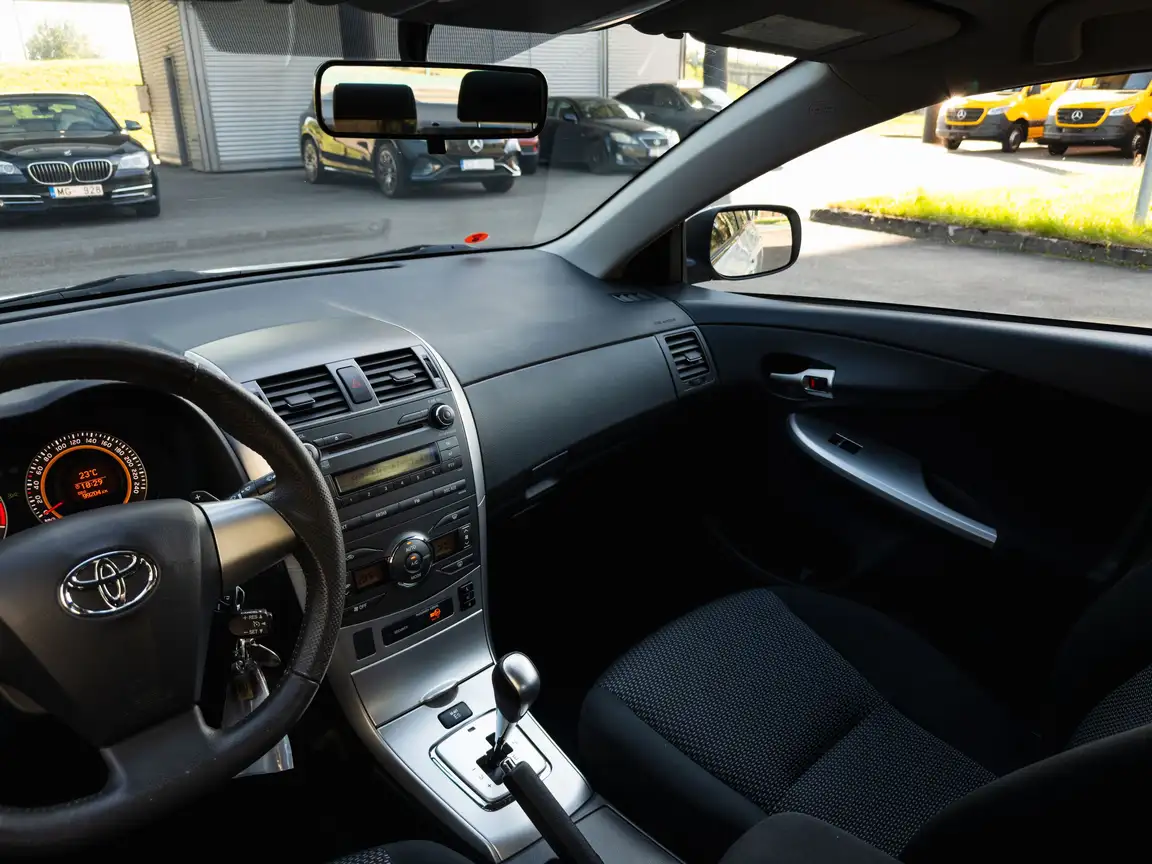 TOYOTA COROLLA