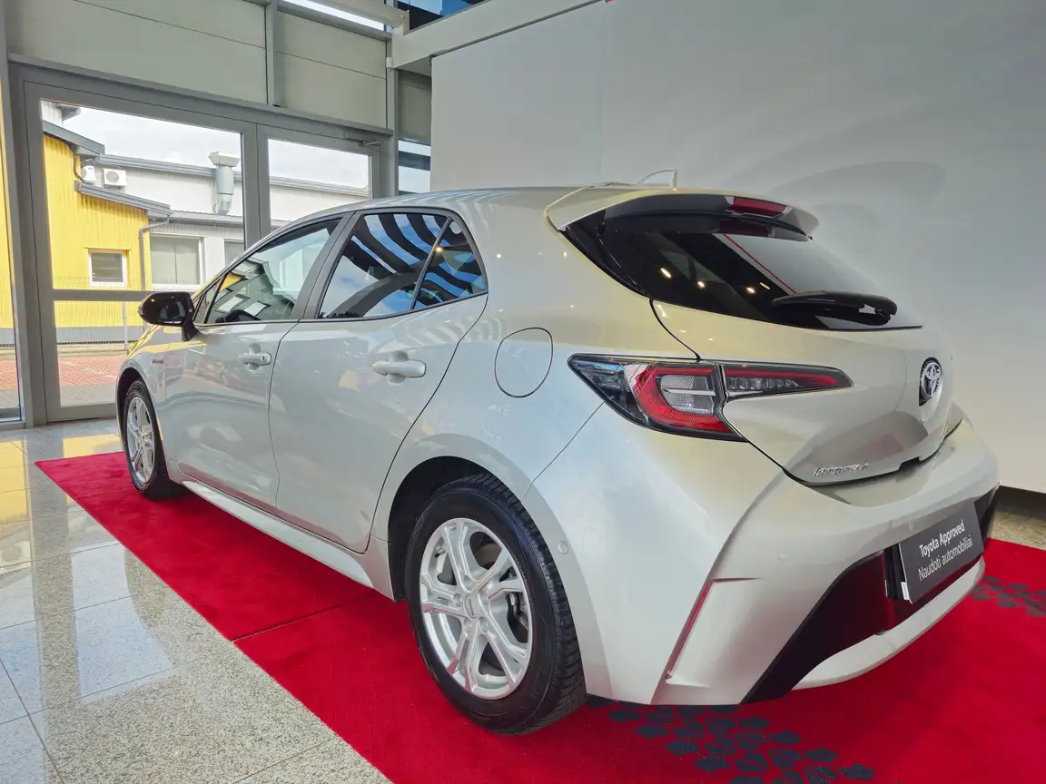 TOYOTA COROLLA
