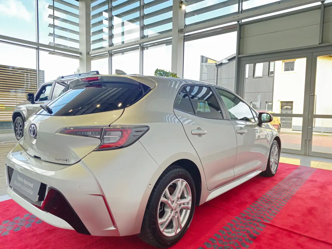 TOYOTA COROLLA
