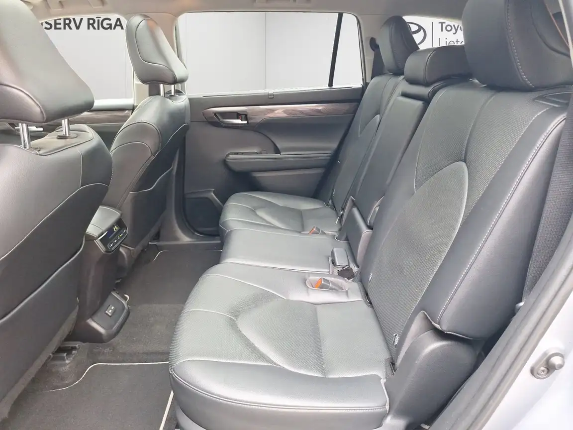 TOYOTA HIGHLANDER
